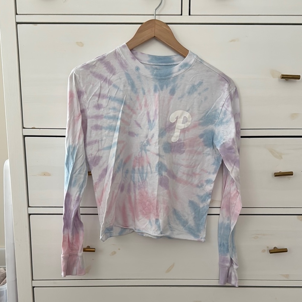 NWOT Tie Dye MLB Philadelphia Phillies Cropped Long Sleeve T Shirt